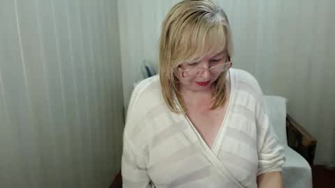 Snapshot of evelynloveshy chatting on 30, 1, 2025 BarbaraBlondy online show from 30, 1, 2025