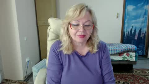 Snapshot of evelynloveshy chatting on 1, 2, 2025 BarbaraBlondy online show from 1, 2, 2025