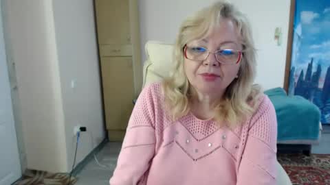 Snapshot of evelynloveshy chatting on 3, 2, 2025 BarbaraBlondy online show from 3, 2, 2025