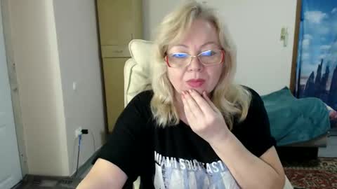 Snapshot of evelynloveshy chatting on 3, 2, 2025 BarbaraBlondy online show from 3, 2, 2025