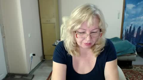 Snapshot of evelynloveshy chatting on 4, 2, 2025 BarbaraBlondy online show from 4, 2, 2025