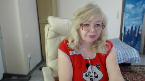 Snapshot of evelynloveshy chatting on 8, 2, 2025 BarbaraBlondy online show from 8, 2, 2025