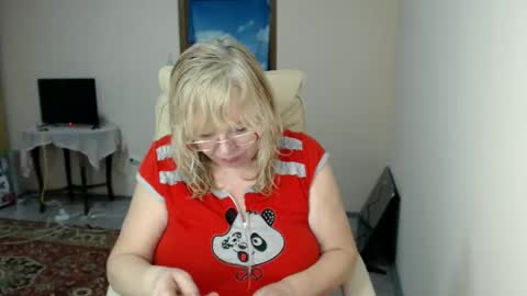 Snapshot of evelynloveshy chatting on 14, 2, 2025 BarbaraBlondy online show from 14, 2, 2025