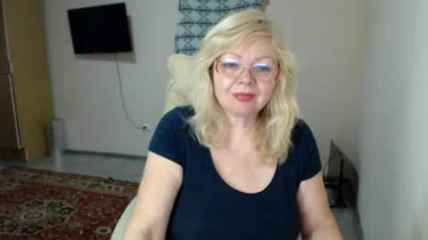 Snapshot of evelynloveshy chatting on 19, 2, 2025 BarbaraBlondy online show from 19, 2, 2025