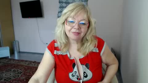 Snapshot of evelynloveshy chatting on 21, 2, 2025 BarbaraBlondy online show from 21, 2, 2025