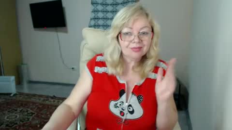 Snapshot of evelynloveshy chatting on 22, 2, 2025 BarbaraBlondy online show from 22, 2, 2025