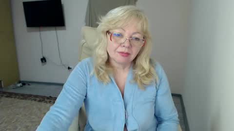 Snapshot of evelynloveshy chatting on 26, 2, 2025 BarbaraBlondy online show from 26, 2, 2025