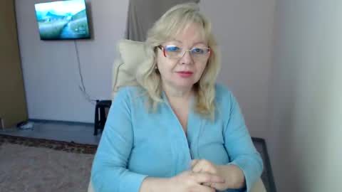 Snapshot of evelynloveshy chatting on 27, 2, 2025 BarbaraBlondy online show from 27, 2, 2025