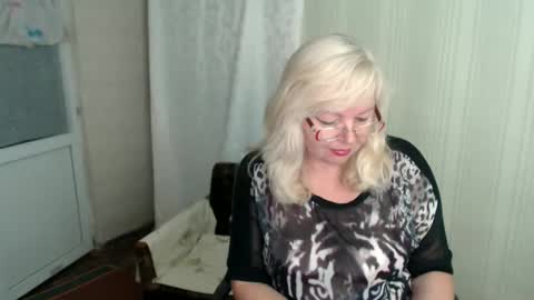 Snapshot of evelynloveshy chatting on 22, 9, 2025 BarbaraBlondy online show from 22, 9, 2025