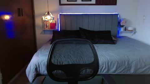 Snapshot of evelynn_fox_ chatting on 27, 7, 2026 evelynn_fox_ online show from 27, 7, 2026