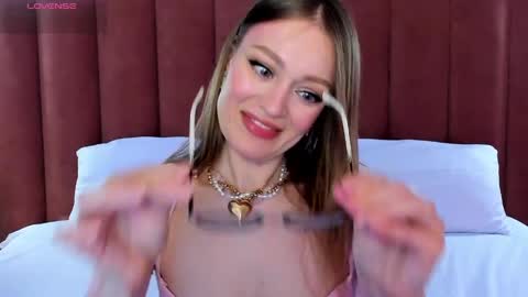 Evelyn online show from 13, 4, 2026