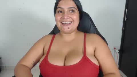 Snapshot of evemilk chatting on 10, 2, 2025 evelin 3 online show from 10, 2, 2025