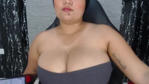 Snapshot of evemilk chatting on 5, 3, 2025 evelin 3 online show from 5, 3, 2025