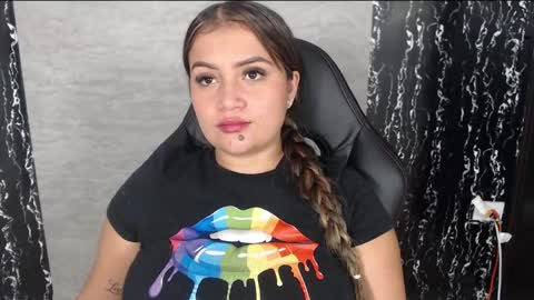 Snapshot of evemilk chatting on 10, 9, 2025 evelin 3 online show from 10, 9, 2025