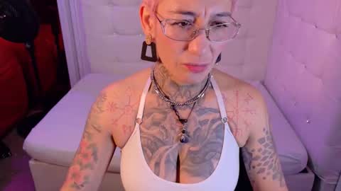 Snapshot of everlyn_sexx chatting on 20, 2, 2026 everlyn_sexx online show from 20, 2, 2026