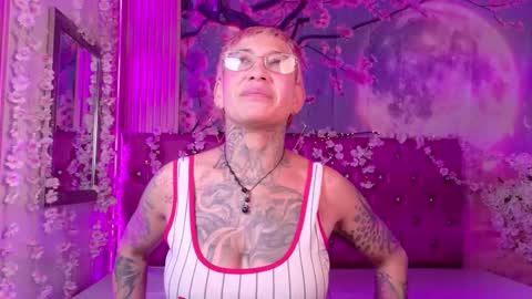 Snapshot of everlyn_sexx chatting on 22, 2, 2026 everlyn_sexx online show from 22, 2, 2026