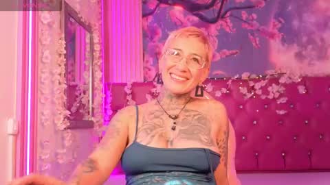 Snapshot of everlyn_sexx chatting on 25, 2, 2026 everlyn_sexx online show from 25, 2, 2026