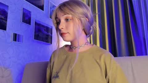 Snapshot of eves_eyes chatting on 11, 9, 2025 Forget me not eve on CB online show from 11, 9, 2025