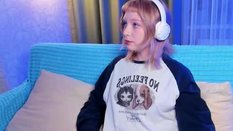 Snapshot of eves_eyes chatting on 23, 10, 2025 Forget me not eve on CB online show from 23, 10, 2025