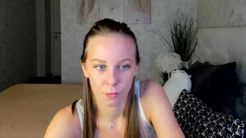Snapshot of evi_mayy chatting on 4, 12, 2025 Evi online show from 4, 12, 2025