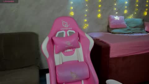 Snapshot of evi_mayy chatting on 18, 12, 2025 Evi online show from 18, 12, 2025