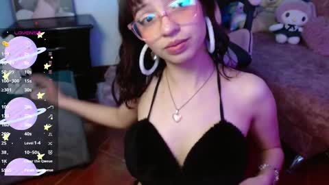 Snapshot of evie_cloud chatting on 6, 10, 2025 Evie Cloud online show from 6, 10, 2025