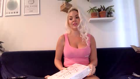 Badblondebunny online show from 25, 11, 2025