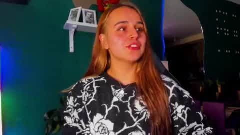 Snapshot of evy_orange1 chatting on 15, 6, 2026 EVY online show from 15, 6, 2026