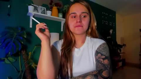 Snapshot of evy_orange1 chatting on 27, 6, 2026 EVY online show from 27, 6, 2026