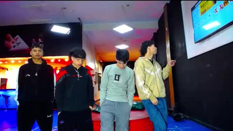 extrangers online show from 20, 10, 2025