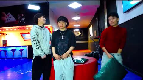 extrangers online show from 21, 10, 2025