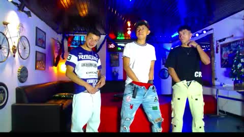 extrangers online show from 15, 12, 2025