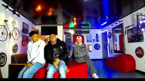 extrangers online show from 31, 3, 2026