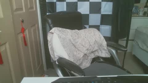 Ezra Naamah online show from 6, 3, 2025