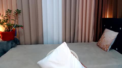 UR SWEET EZRA online show from 8, 12, 2024