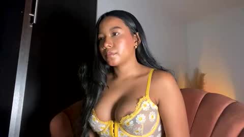 Snapshot of fabianna_laraa chatting on 13, 11, 2025 Thianna online show from 13, 11, 2025