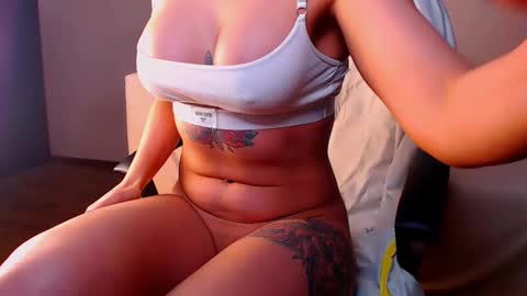 Snapshot of fairy_elli_hot chatting on 25, 2, 2025 Elli online show from 25, 2, 2025