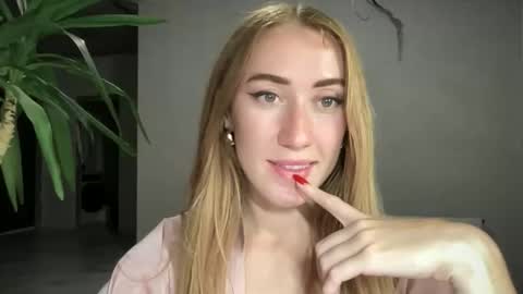 fairy_face online show from 9, 9, 2025