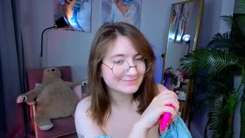 Snapshot of fairy_tara chatting on 12, 11, 2025 Tara online show from 12, 11, 2025