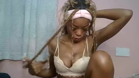 faizah_ online show from 25, 5, 2026