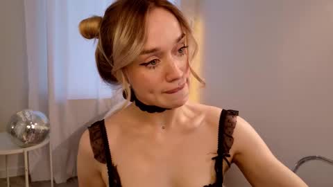 fancyamelia online show from 9, 10, 2025