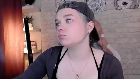 Snapshot of fancybella chatting on 10, 10, 2025 Bella online show from 10, 10, 2025