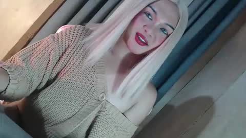 DANIELLA - DONT FORGET TO GIVE ME A THUMBSU UP online show from 7, 2, 2026