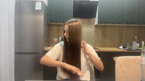 Snapshot of farahmantifel chatting on 12, 10, 2025 Anna Scovich online show from 12, 10, 2025