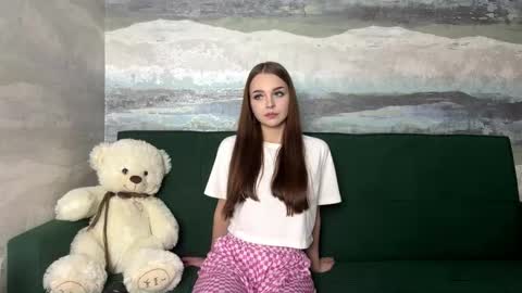 Snapshot of farahmantifel chatting on 10, 11, 2025 Anna Scovich online show from 10, 11, 2025