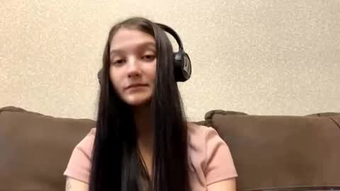 Aurora 18yo online show from 24, 10, 2025