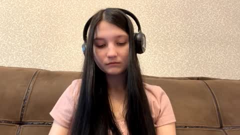 Aurora 18yo online show from 14, 1, 2026