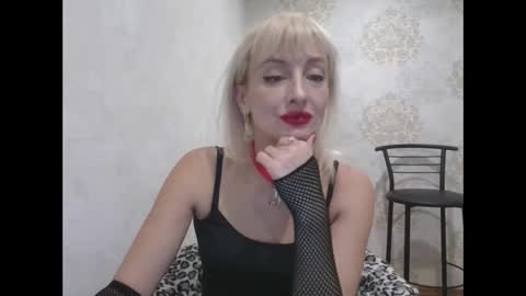 Snapshot of favorite_angel chatting on 6, 1, 2025 favorite_angel online show from 6, 1, 2025