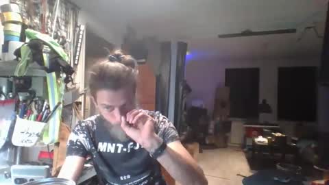 Snapshot of feelfemdom chatting on 5, 10, 2025 feelfemdom online show from 5, 10, 2025