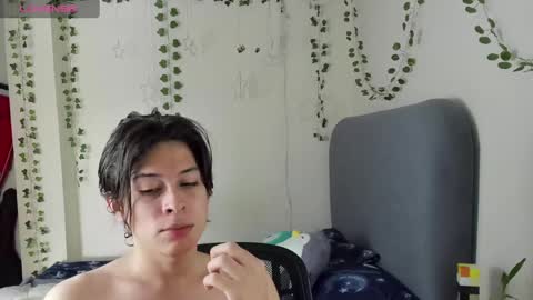 Snapshot of felix_leex chatting on 7, 1, 2025 Felix leex online show from 7, 1, 2025